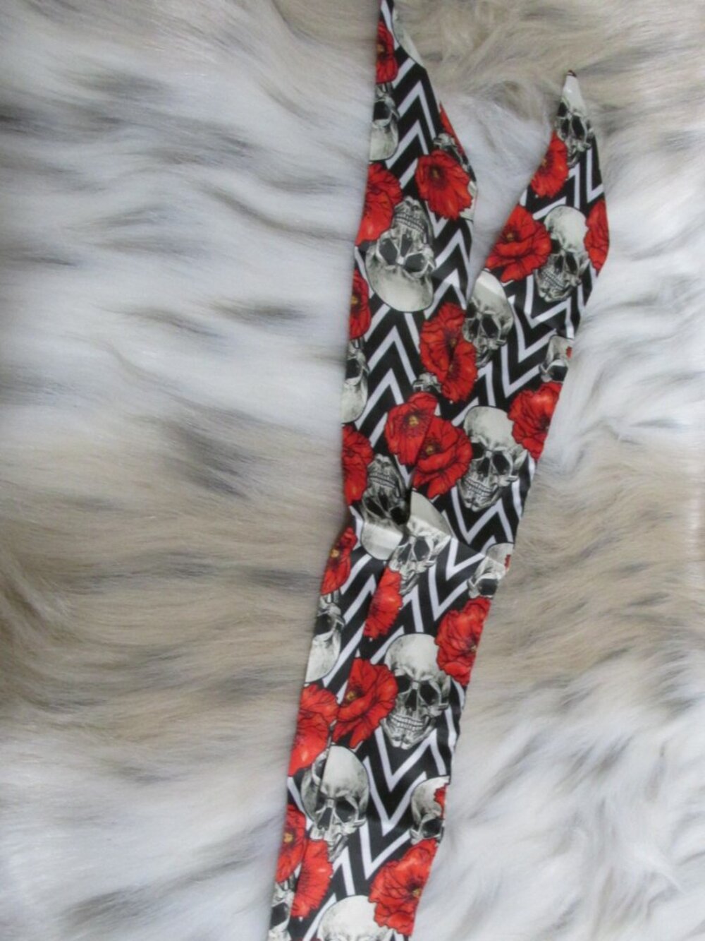 HW108-New Halloween Twilly Skeleton & Bright Red Flowers